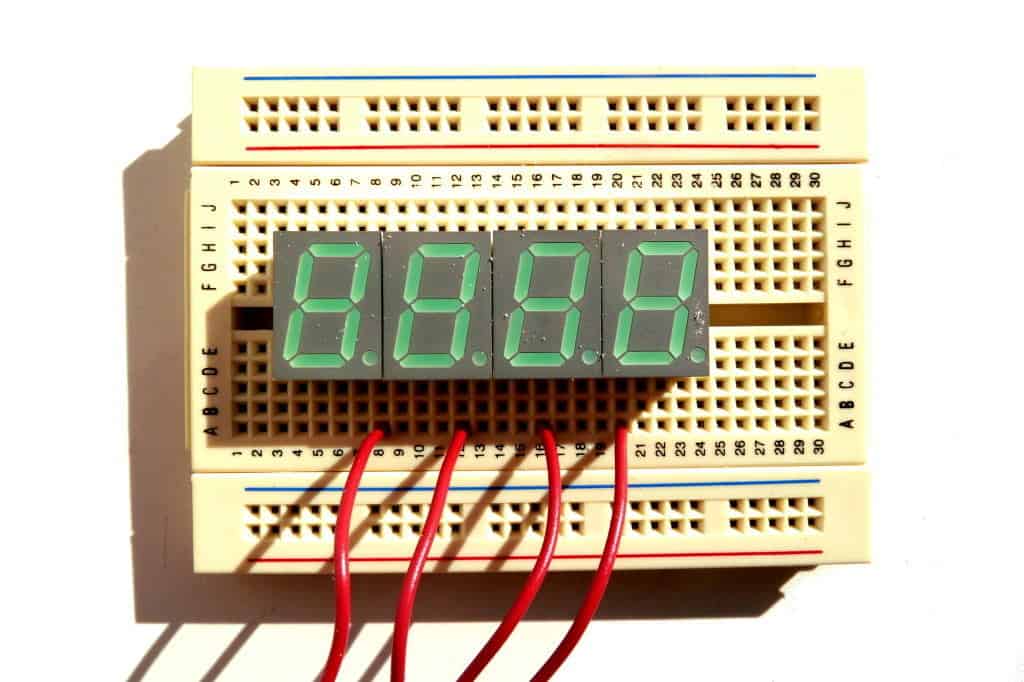 breadboard-with-7-segment-displays - Build Electronic Circuits