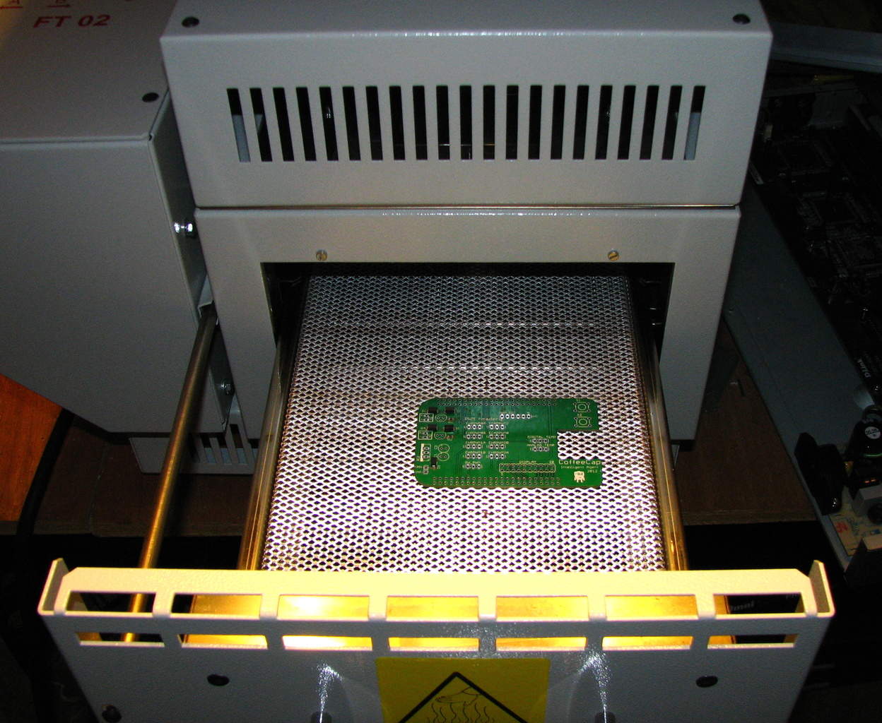Reflow oven with board Build Electronic Circuits