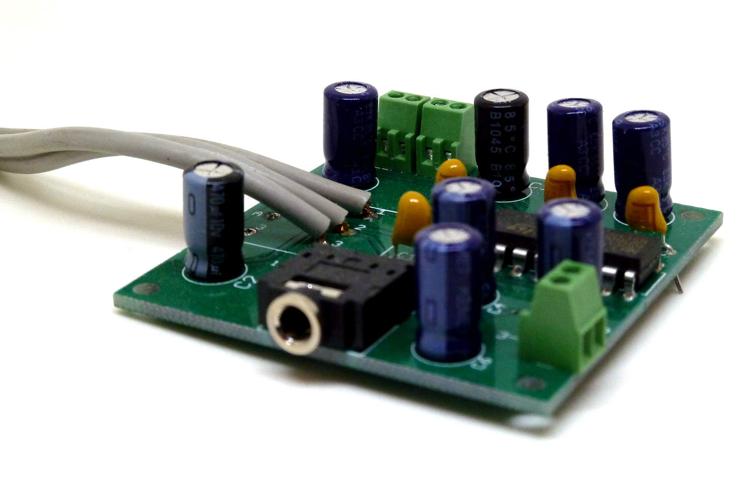 Electronics Project - Old Radio Hacked Into an iPhone Dock tda2050 amplifier circuit diagram 